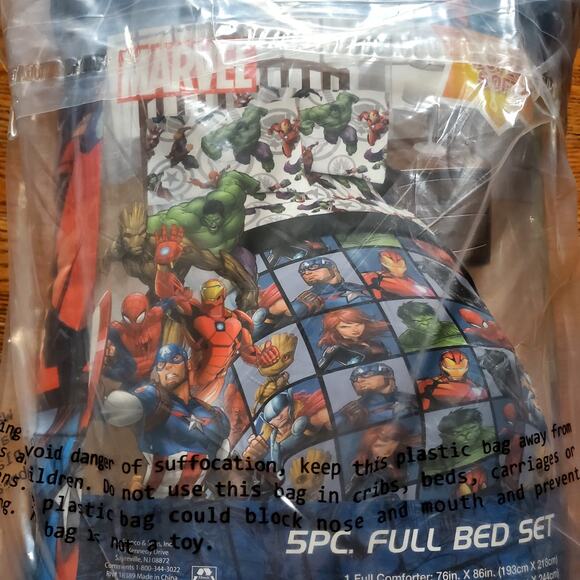 New Marvel 5 Piece Full Size Bed Sheet Reversible New - Picture 3 of 5